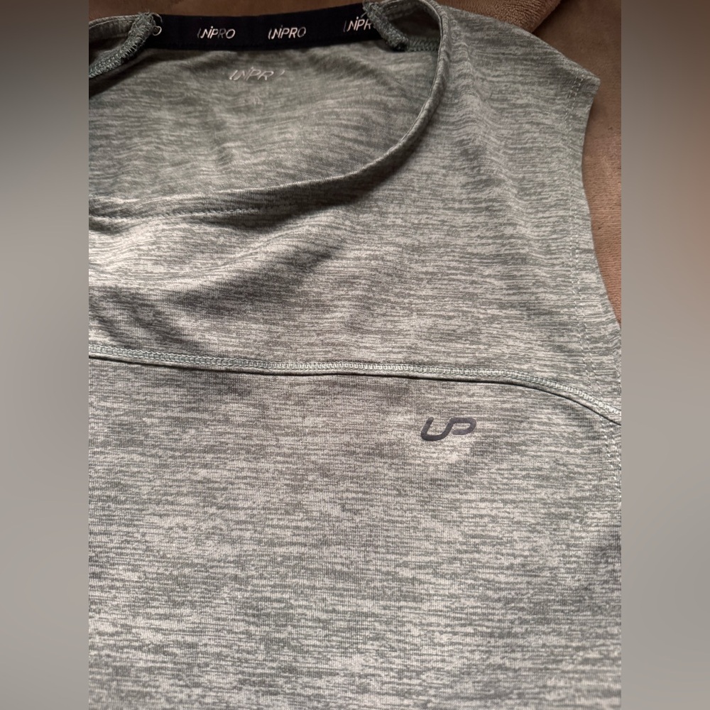UniPro Gray Workout Performance Sleeveless Muscle Tee - Size M